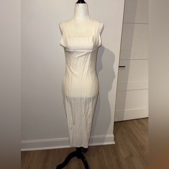 Elegant Cream Sleeveless Dress - Picture 1 of 5